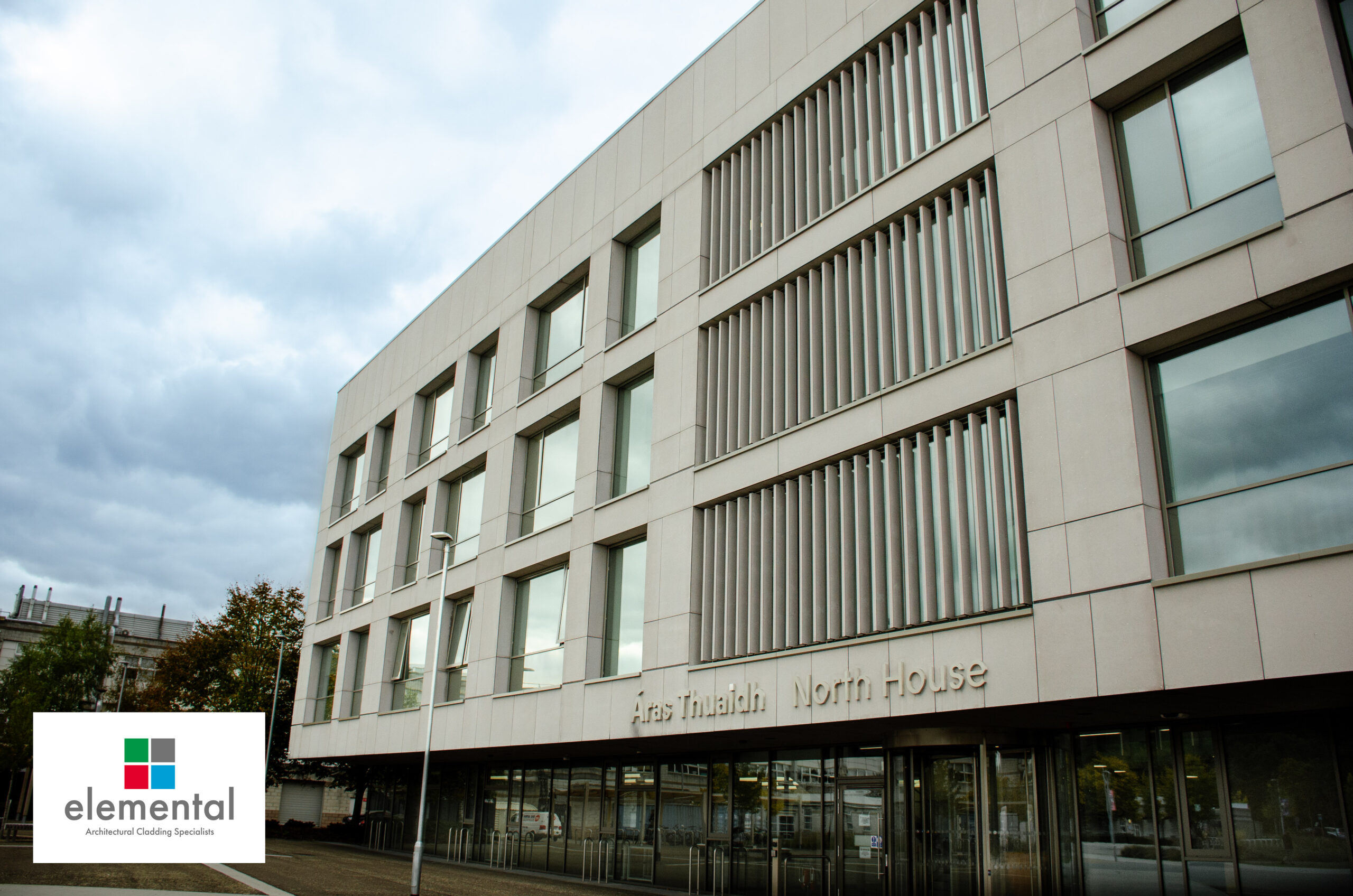 A Secret Fix Recon (Reconstituted) Stone (by Petrarch) offering lightweight performance, superior impact resistance, with some one-piece corners detailing an elegant and durable finish.